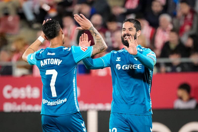 El cuadro de Pellegrini venció 3-1 al Girona y quedó a un punto del Villarreal. (Foto: EFE)