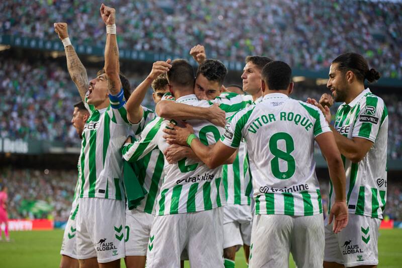 sonríe con el aumento en el valor de mercado de dos de sus figuras. (Foto: @RealBetis)