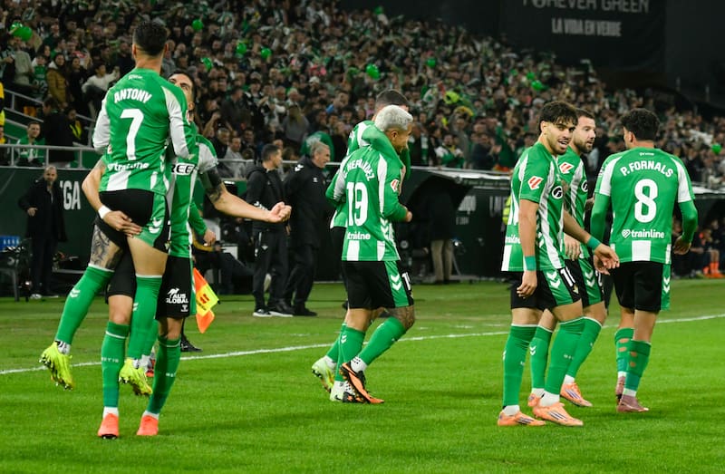 Manuel Pellegrini y su elenco están quintos en Europa. Foto: EFE