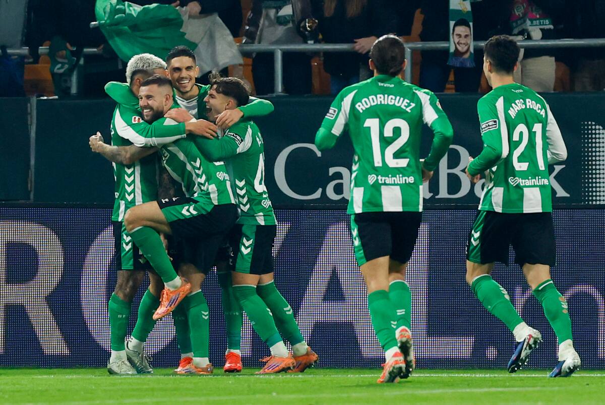 Manuel Pellegrini y su equipo le ganaron por 2-1 al Elche en la Copa del Rey. Foto: EFE