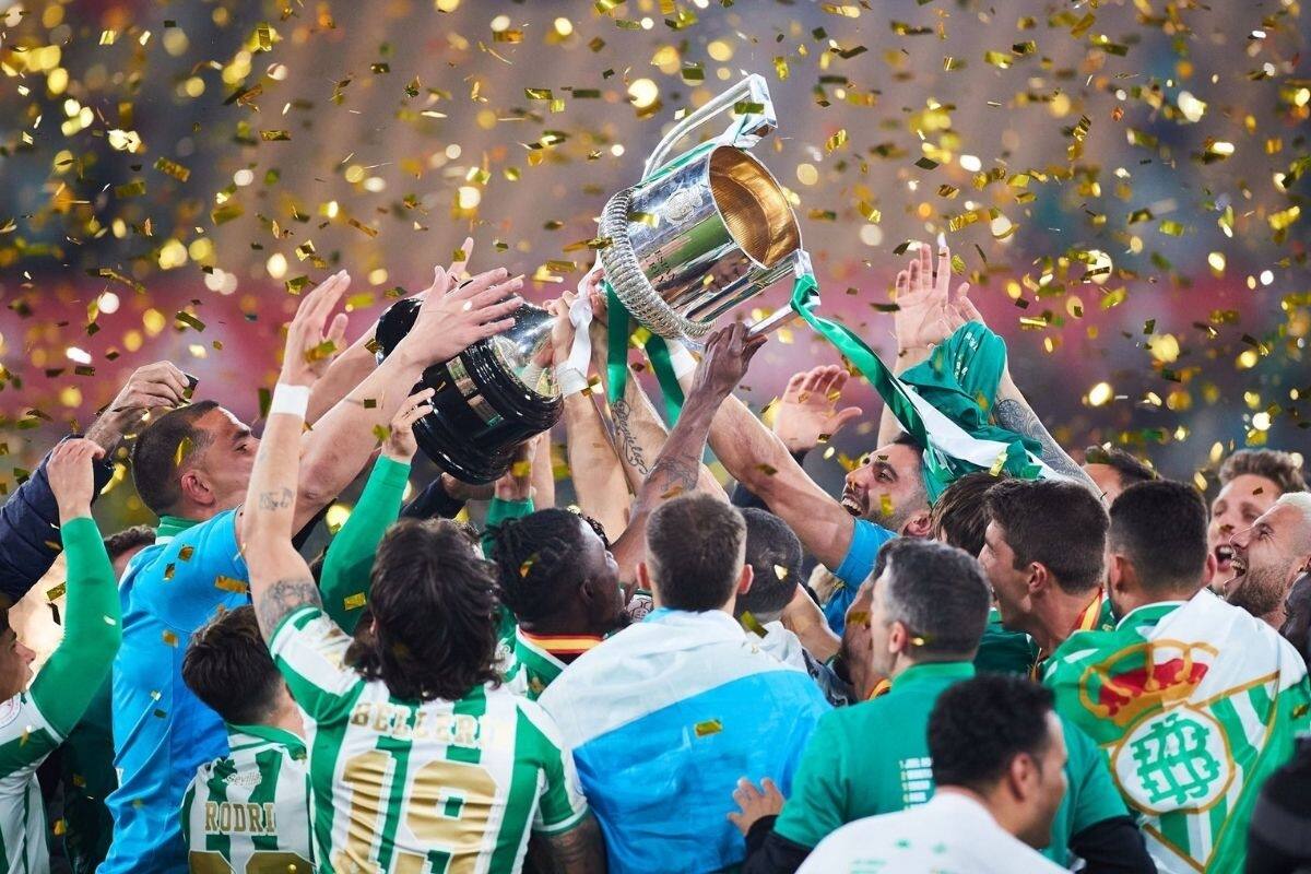 Con Manuel Pellegrini en banca, el Real Betis se coronó campeón de la Copa del Rey el 2022. Foto: Agencia EFE.