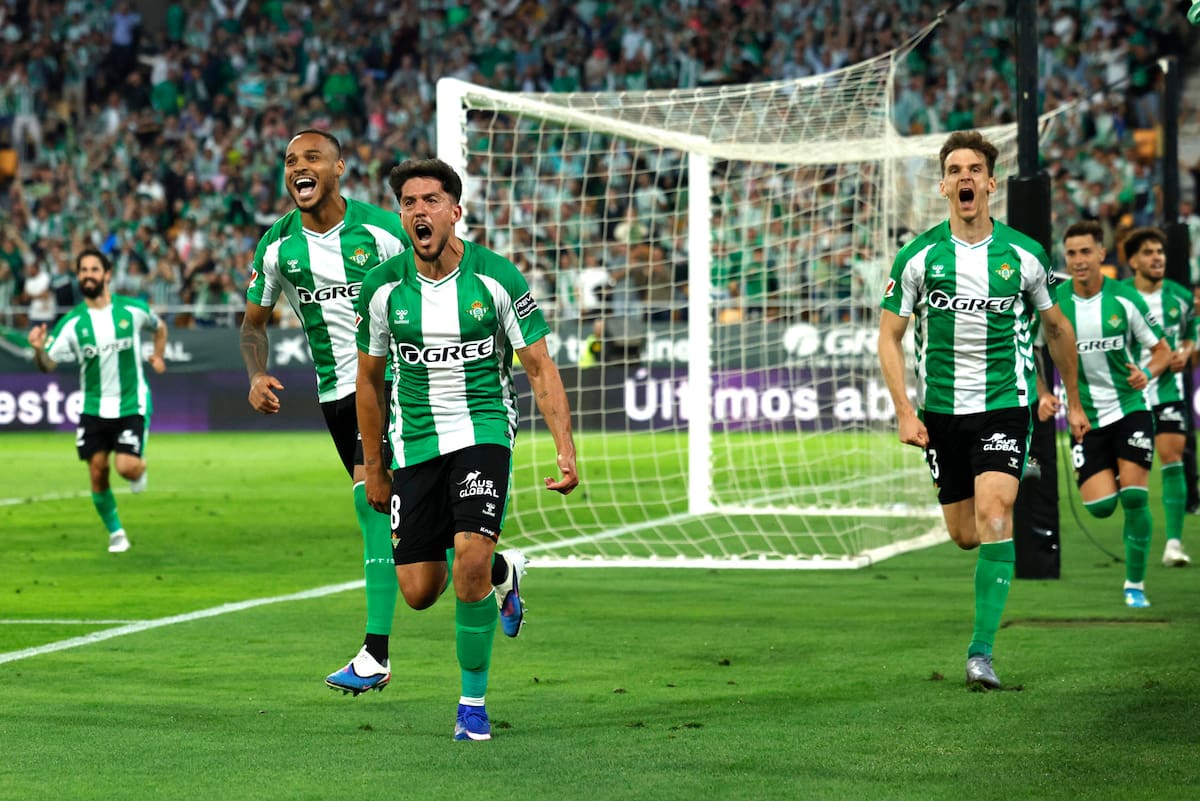 Los verdiblancos celebran la clasificación a la Champions League. Foto: EFE.