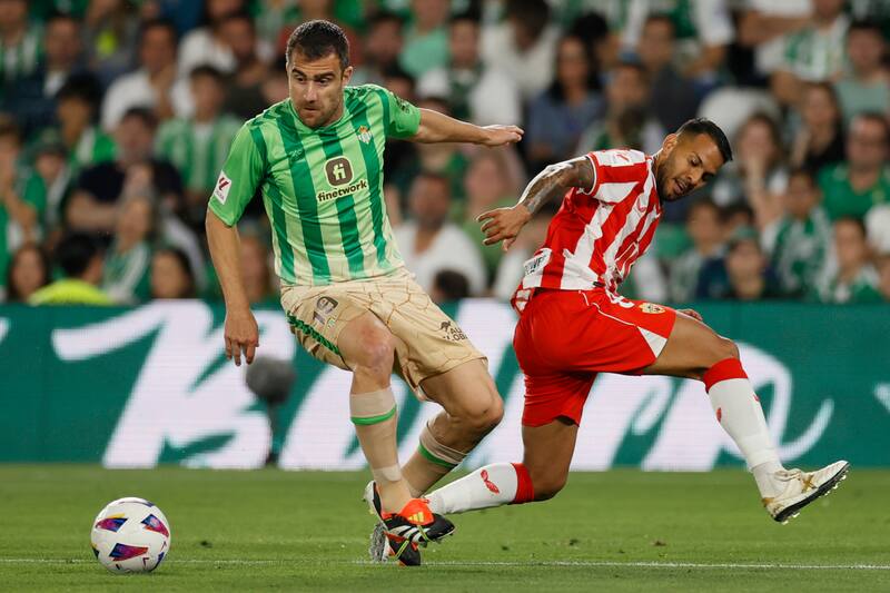 El defensa griego anunció su salida del club a finales de temporada.
