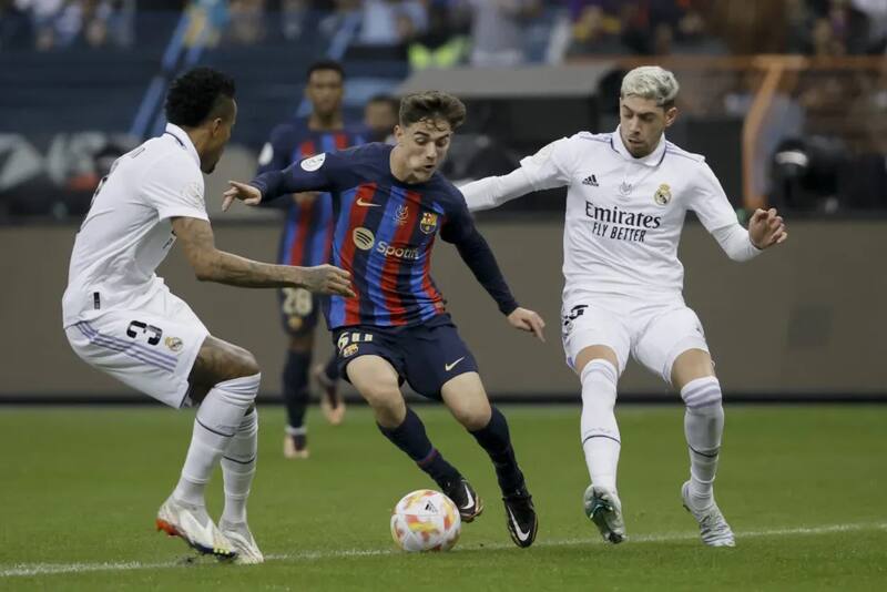 Real Madrid se enfrenta al Barcelona por la Copa del Rey. Foto: EFE