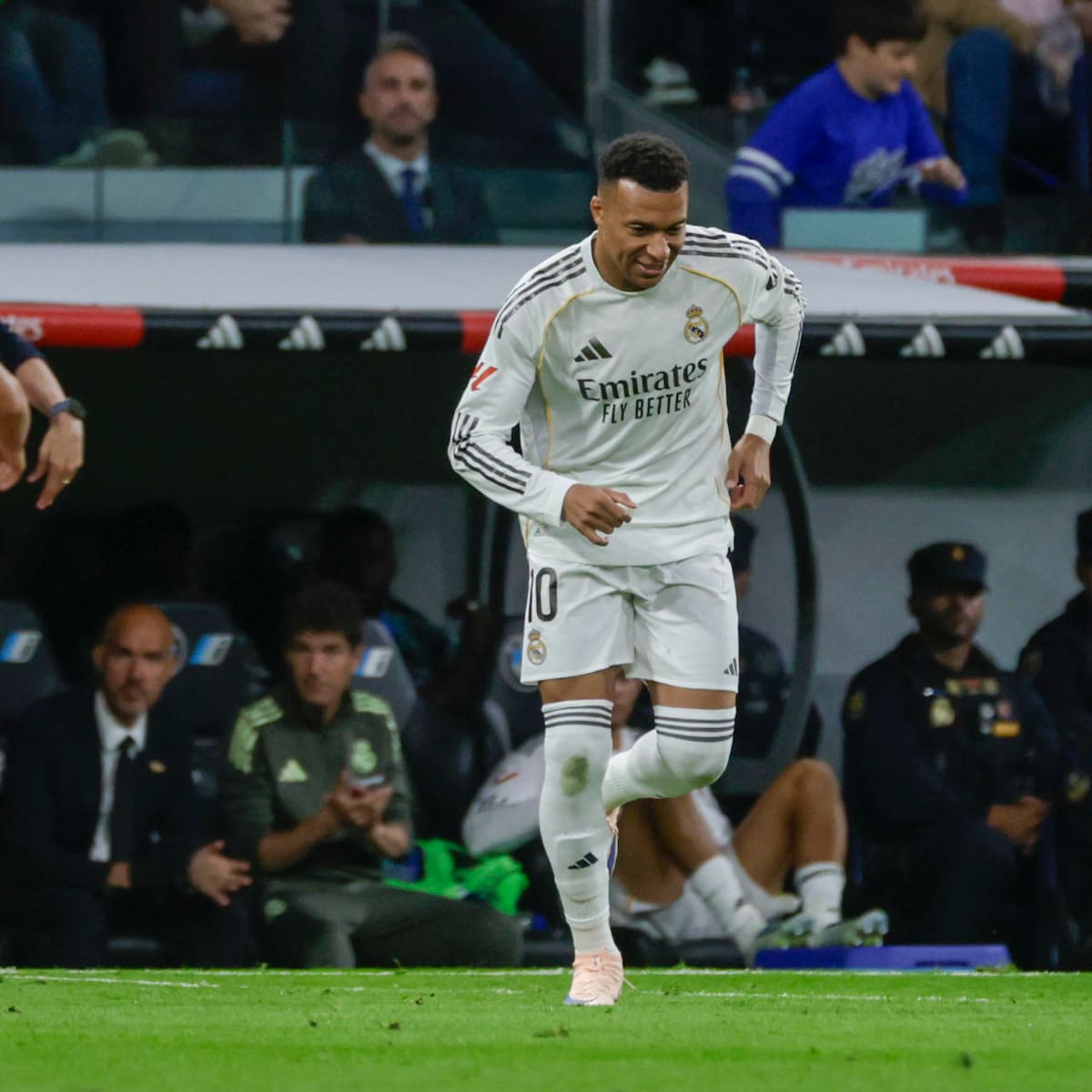 VIDEO | Del amor al odio: el Bernabéu se vino abajo con pifias contra Kylian Mbappé