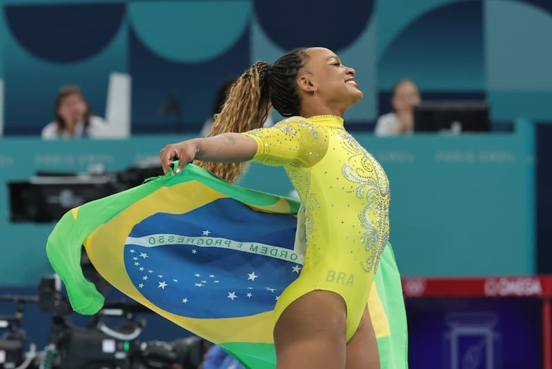 Rebeca Andrade se quedó con el oro en suelo en París 2024. Foto: EFE.
