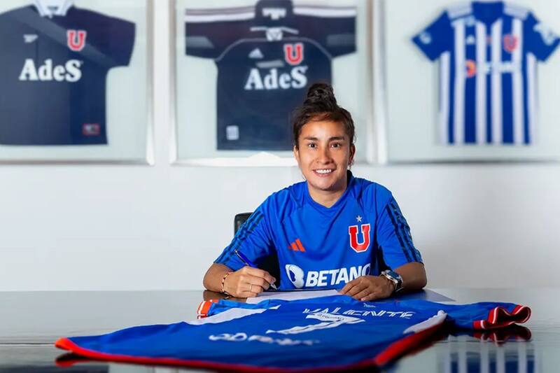 Rebecrack prolongó por un año su contrato con Universidad de Chile. Foto: Javiera Mera / Prensa Universidad de Chile.