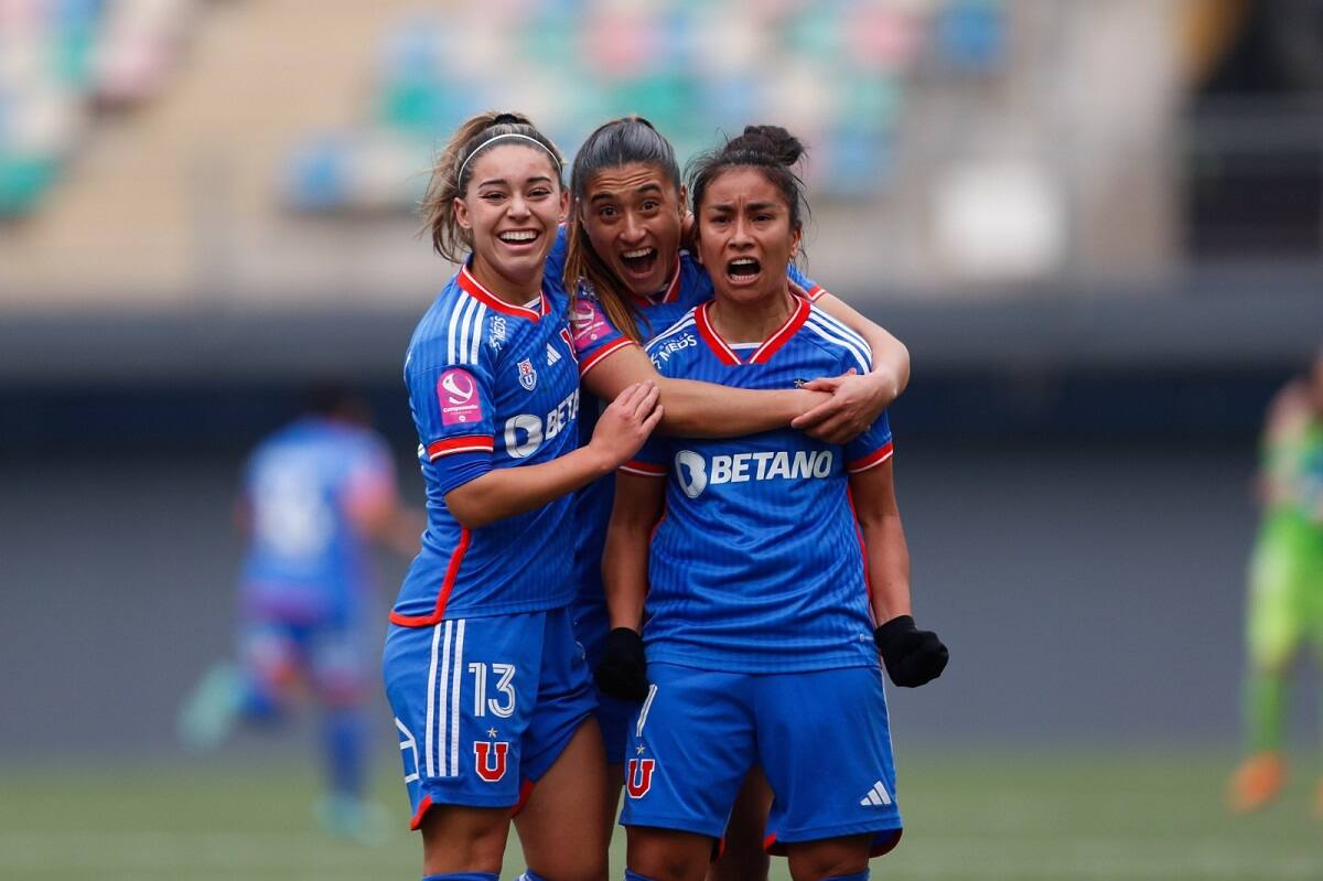 La delantera de Universidad de Chile anotó un triplete en el clásico universitario.
Créditos: Javiera Mera / Prensa U. de Chile.