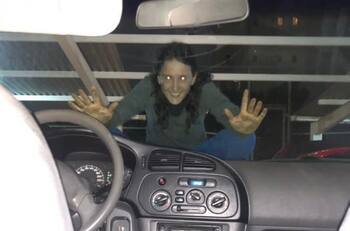 Mujeres denuncian a acosadora que las atormenta hace más de siete años