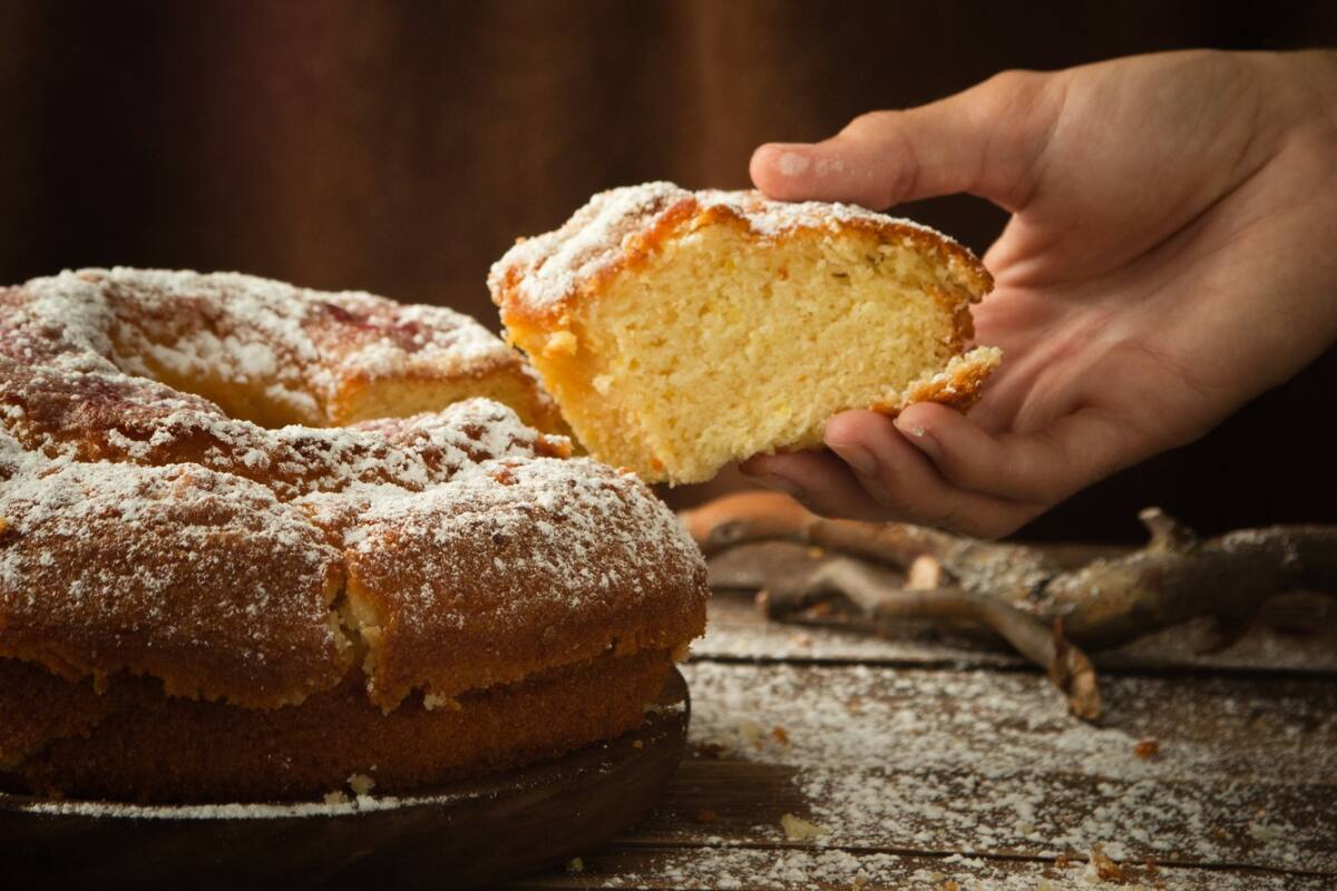 Conoce el paso a paso para preparar un queque sin huevos. Créditos: Freepik.