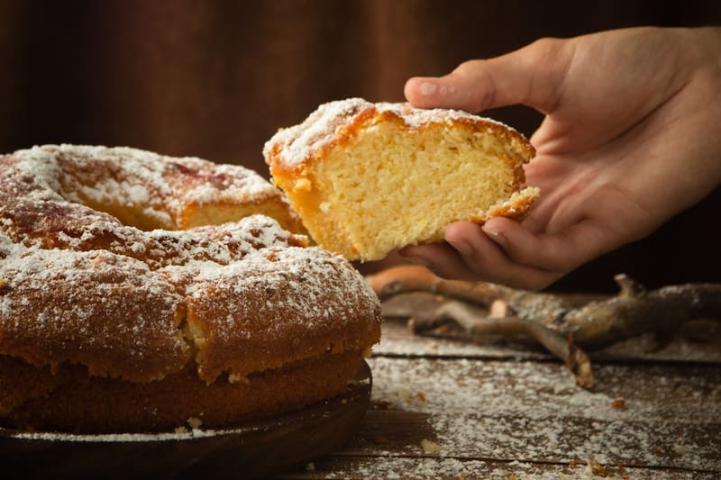 Conoce el paso a paso para preparar un queque sin huevos. Créditos: Freepik.
