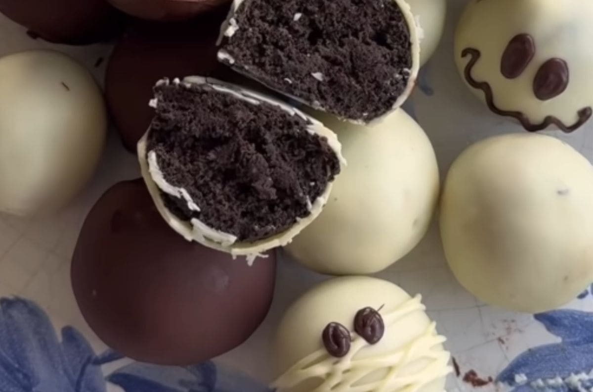 ¡De miedo! Receta fácil de bolitas de oreo y prestigio: son perfectas para preparar con niños en Halloween