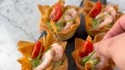 Receta de canastas de masa philo rellenas con palta, tomate y camarones: Entrada ideal para la cena de Navidad