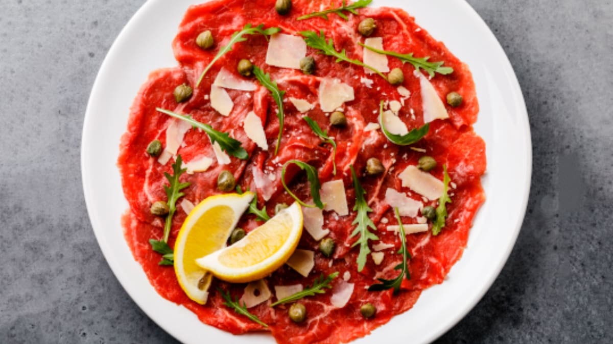 Receta fácil de carpaccio de res: Una entrada que no puede faltar en la cena navideña