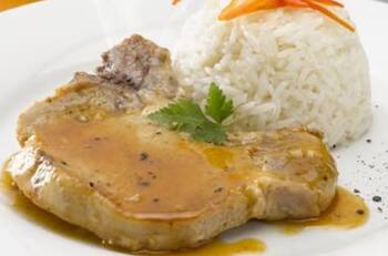 Chuletas de cerdo a la cerveza y miel con arroz blanco: Una receta ideal para las fiestas de fin de año