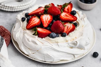 Receta fácil y rápida de pavlova: Un postre que te salvará en esta cena de Navidad