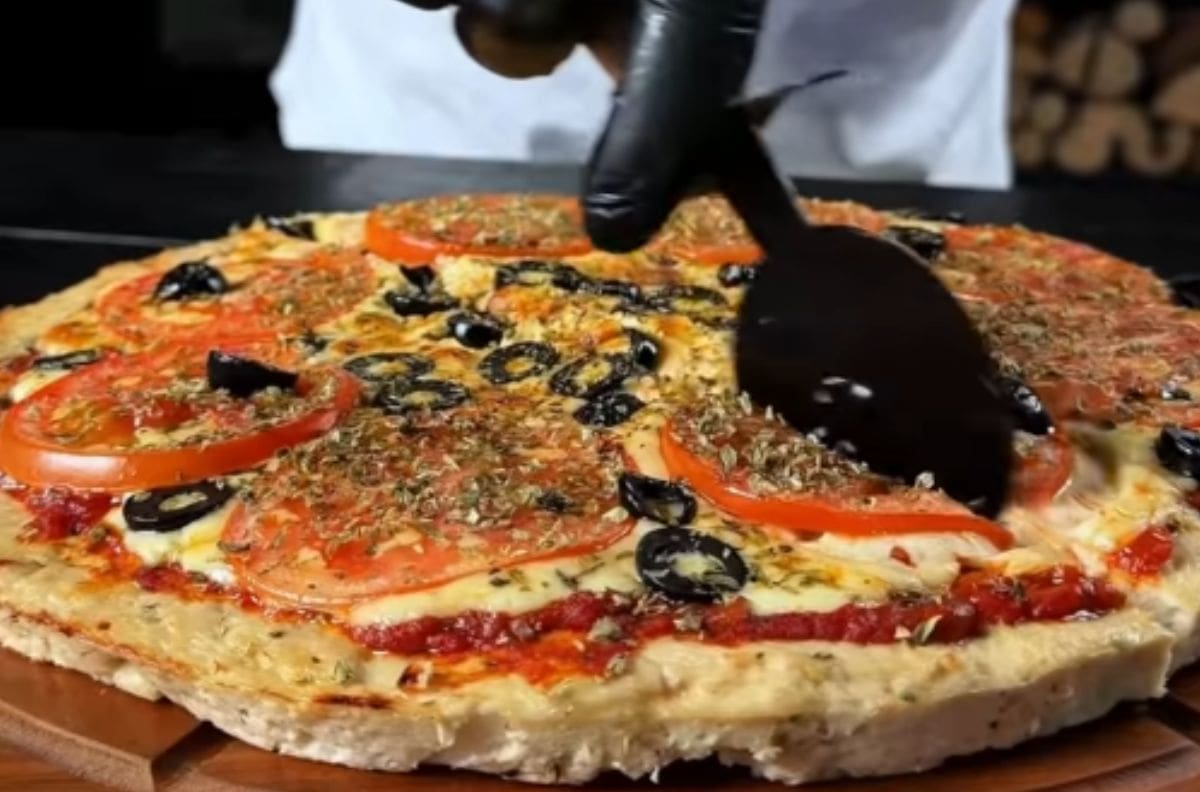 Adiós a la clásica masa: Receta fácil de pizza sin harina ideal para compartir con amigos