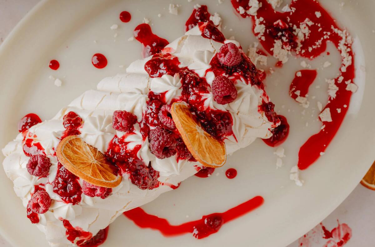 Torta helada de merengue y frutos rojos fácil: Una receta imperdible para el postre de Año Nuevo