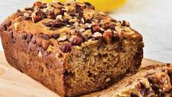 Receta sencilla de queque con plátano y chips de chocolate: Perfecto para acompañar tus bebidas favoritas