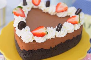 Receta de Tarta Frutilla y Chocolate: Disfruta este 14 de febrero con este delicioso postre sin horno