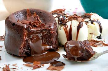 Receta de coulant de chocolate: un postre ideal para pasar las tardes frías otoñales y disfrutar de su corazón líquido