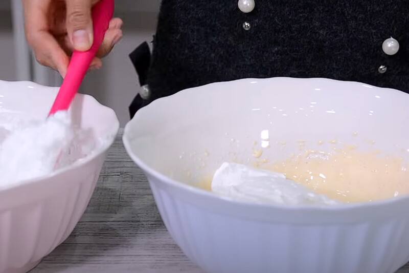 Deberás agregar las claras con movimientos envolventes.