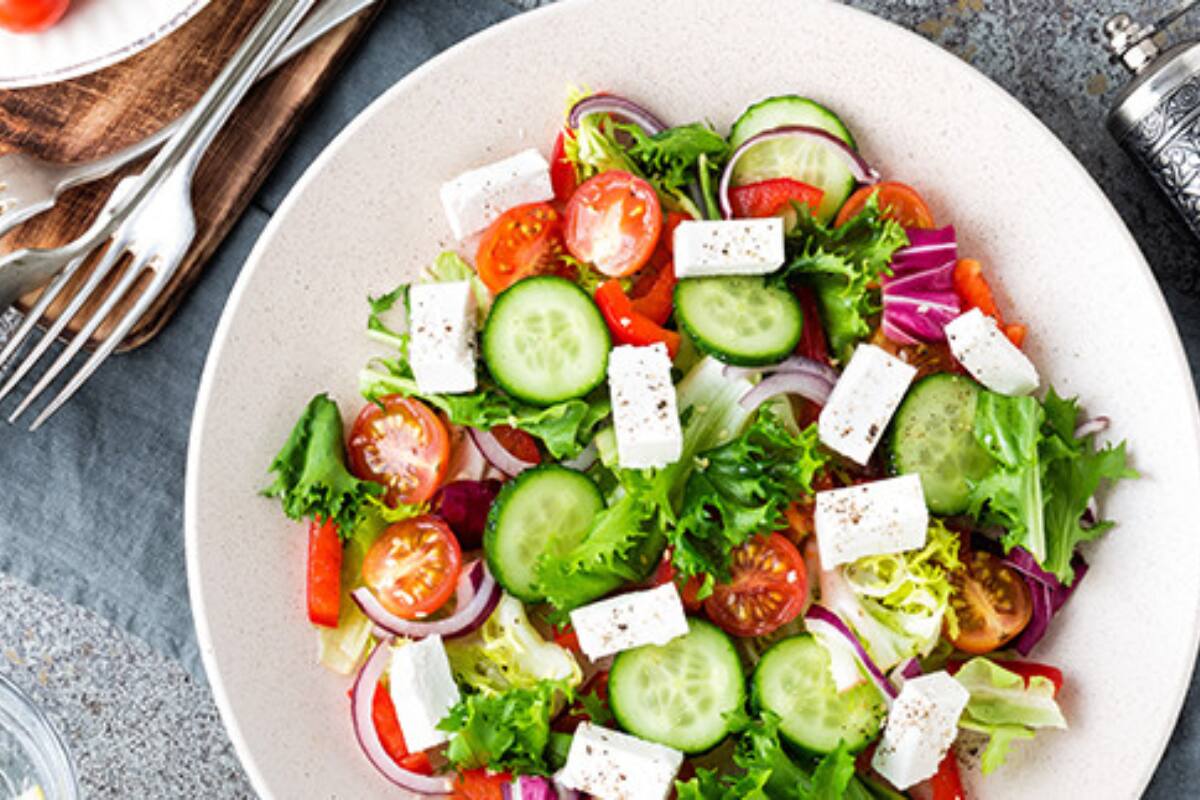 Esta ensalada es muy fácil y rápida de preparar en casa.