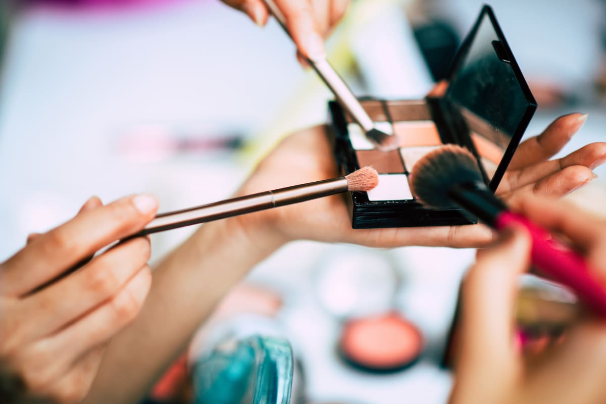 de maquillaje levanta alerta por el panorama político y económico actual.