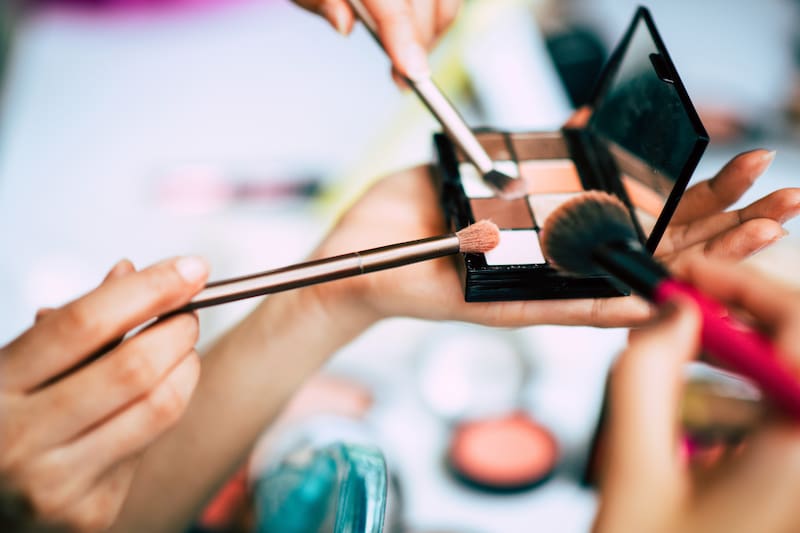 de maquillaje levanta alerta por el panorama político y económico actual.