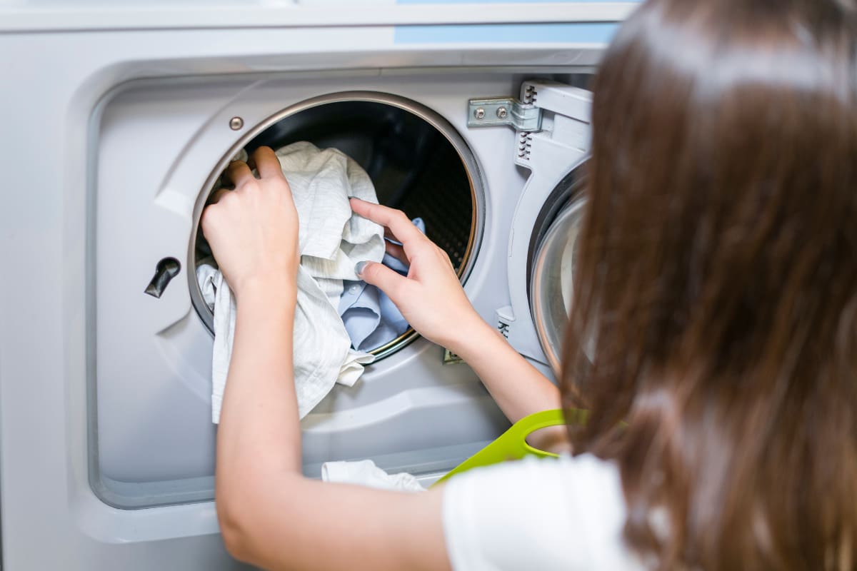 Con productos que tienes en casa, puedes devolverle la vida a tus prendas fácilmente. Imagen referencial. Créditos: Freepik.
