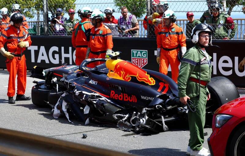 El auto de Pérez sufrió severos daños tras el choque.