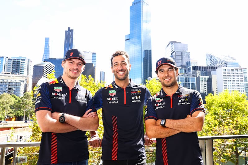El piloto australiano Daniel Ricciardo vuelve a casa pero solo como piloto de reserva de Red Bull, tras perder su asiento en McLaren la temporada pasada.