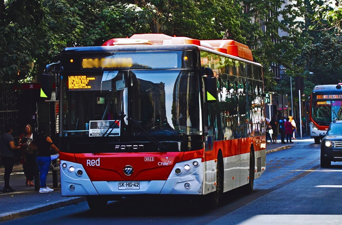 Micro de Red Movilidad cambia su trazado desde este lunes: Conoce los paraderos eliminados y las alternativas de transporte