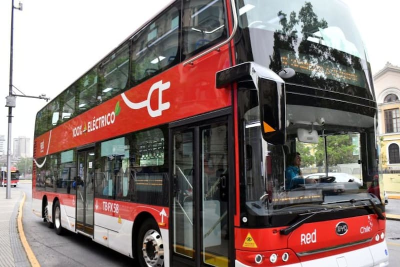 Estos buses van a beneficiar a seis comunas de la RM.