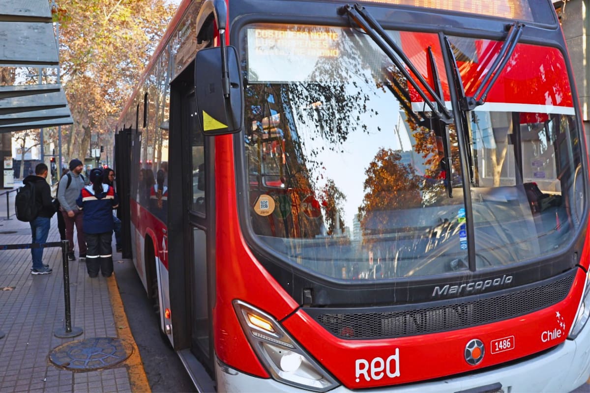 La empresa de transporte anunció refuerzo de sus buses para este domingo con motivo de las elecciones presidenciales de Perú. Foto: Red Movilidad en X.