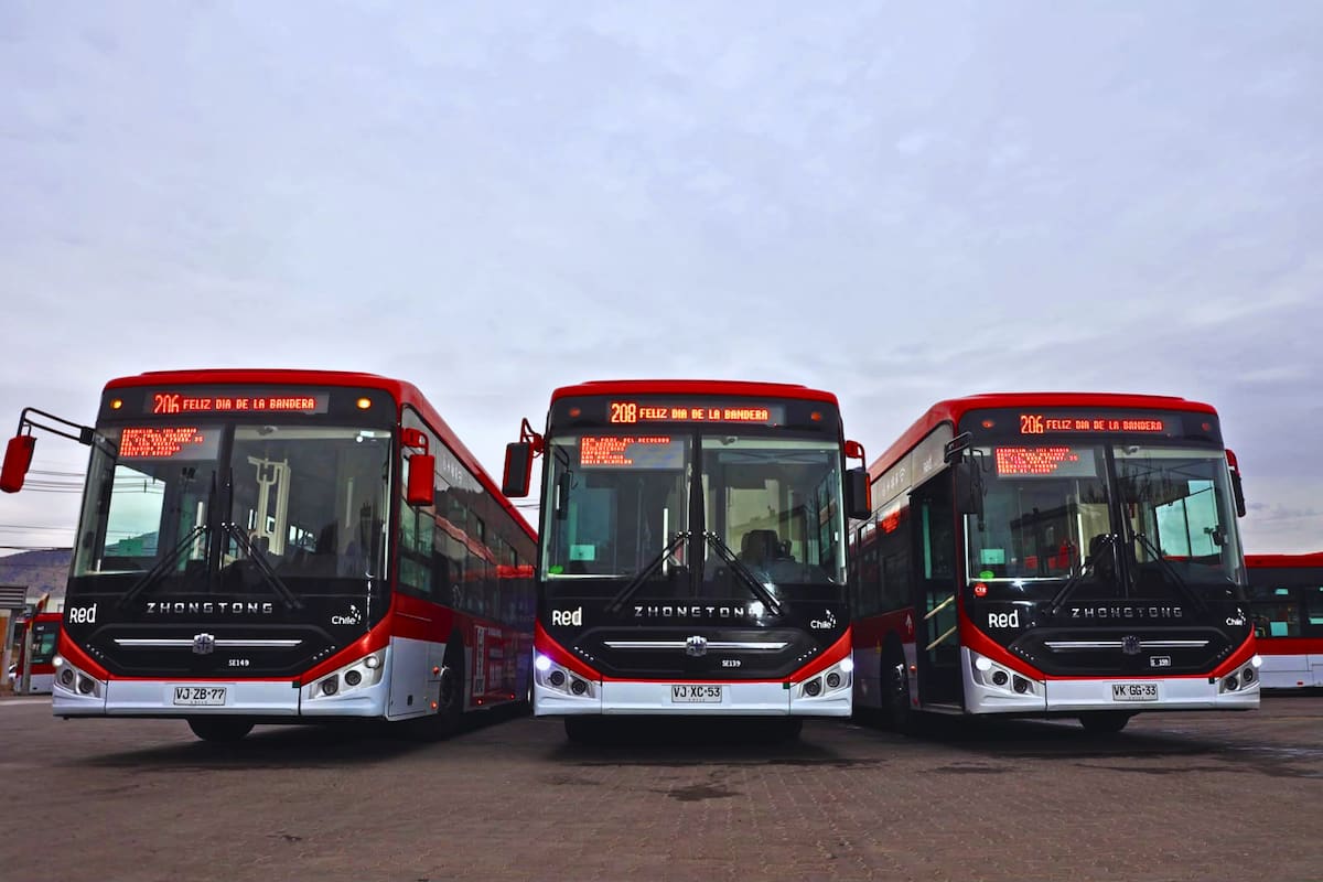 Este Día de la Bandera contará con servicios especiales en los buses de la capital. Foto: Red Movilidad en X.