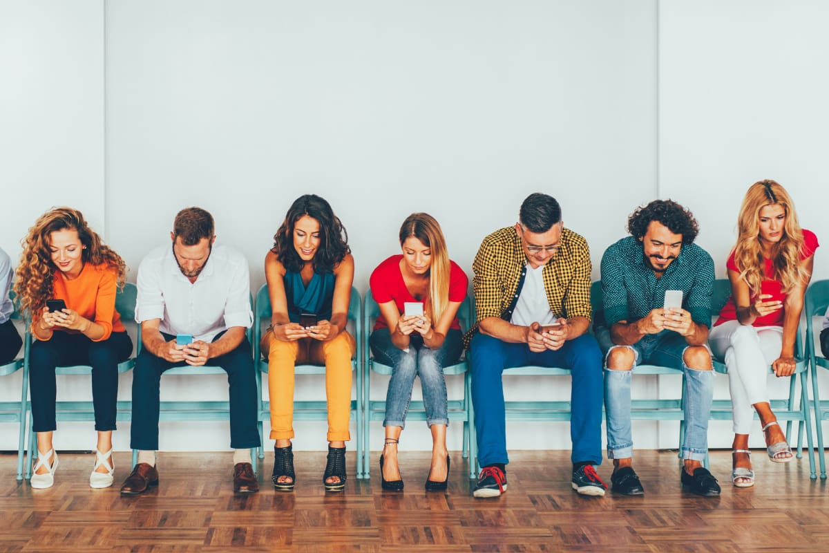 Descubre cuál es el puesto que ocupa Chile del ranking de horas promedio en estas plataformas.