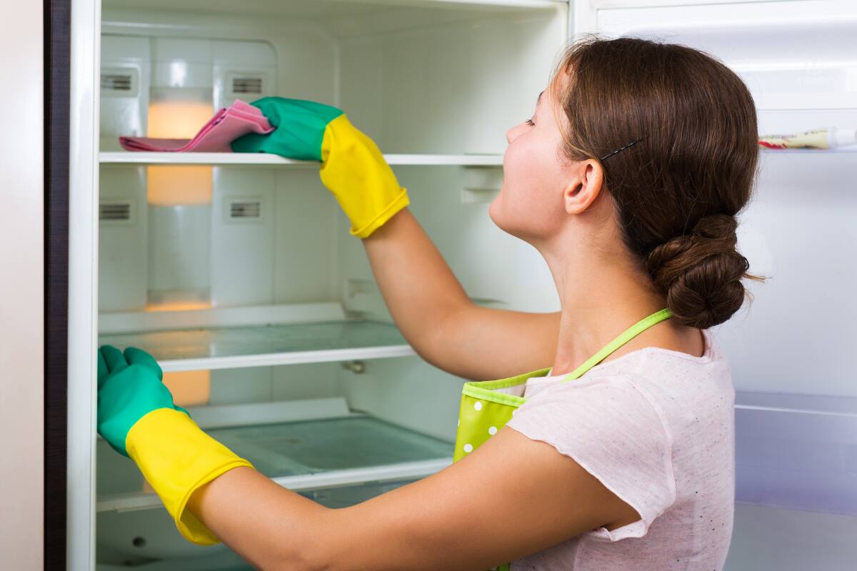 Mantener limpio este electrodoméstico es muy sencillo y económico. Créditos: Freepik.