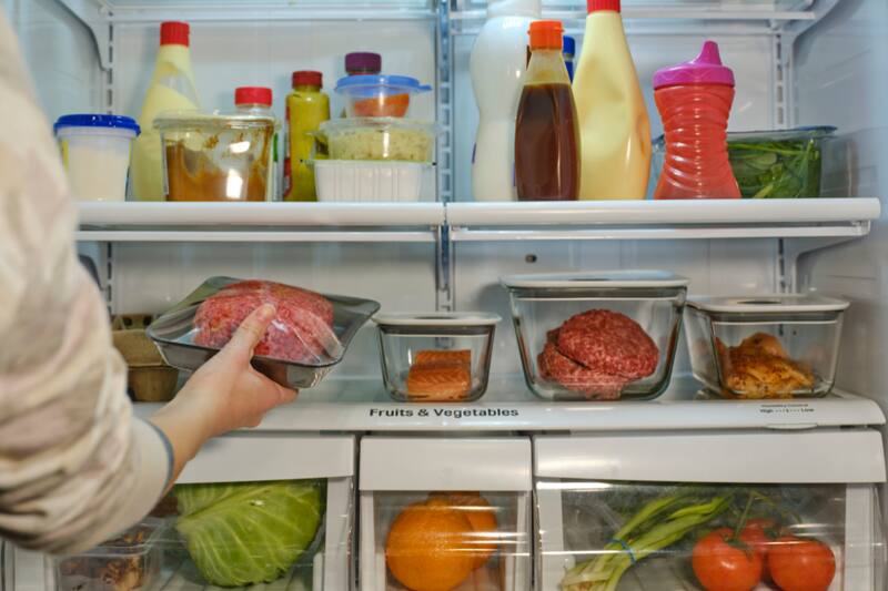 Conoce qué alimentos no debiesen ir dentro de este electrodoméstico