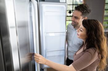 Falabella tiene disponible un refrigerador Samsung con un 41% de descuento