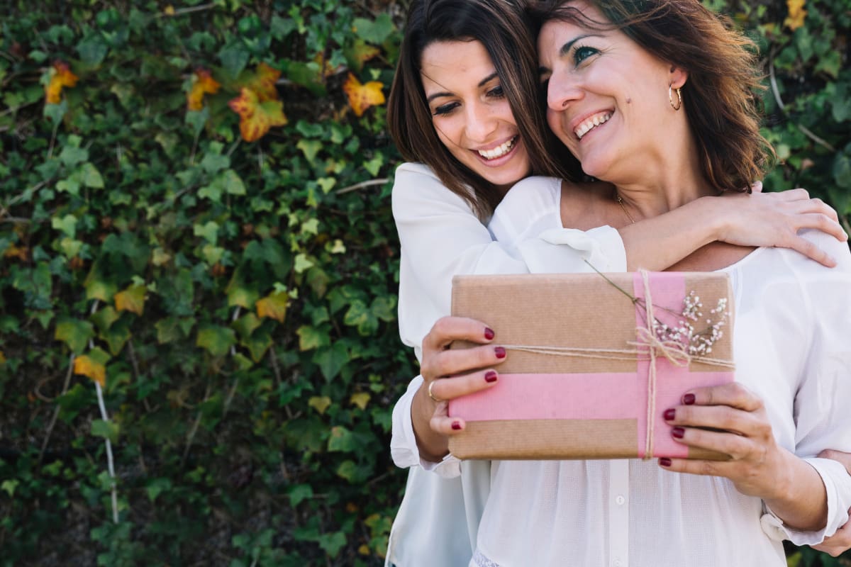 Si aún no sabes qué regalarle, te dejamos una serie de ideas pensadas especialmente para mamá.