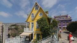 Icónico hotel es puesto en venta por casi mil millones de pesos: es un emblema de Valparaíso