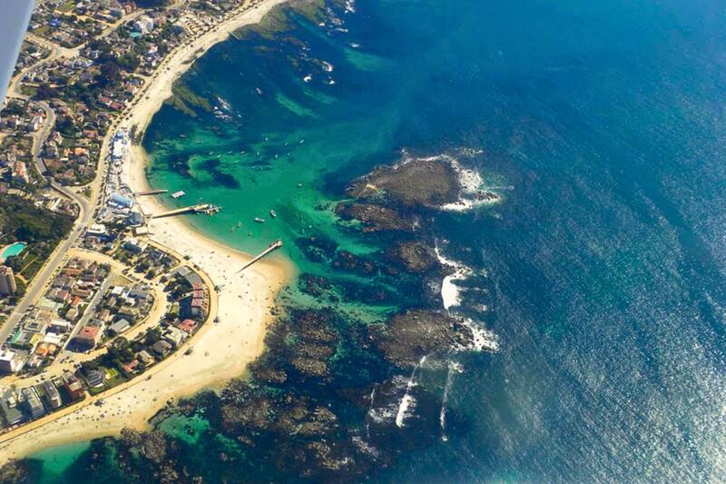 Algarrobo se caracteriza por ser un balneario tradicional ideal para relajarse o practicar deportes.