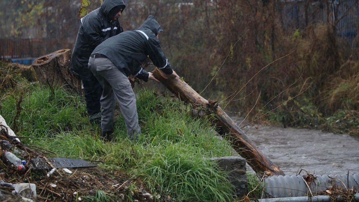 Senapred declara Alerta Roja en tres comunas de la Región del Biobío por desborde de ríos