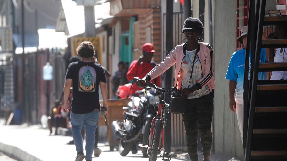 Estos son los extranjeros que reciben más permisos para trabajar en Chile: Visas crecieron un 38%
