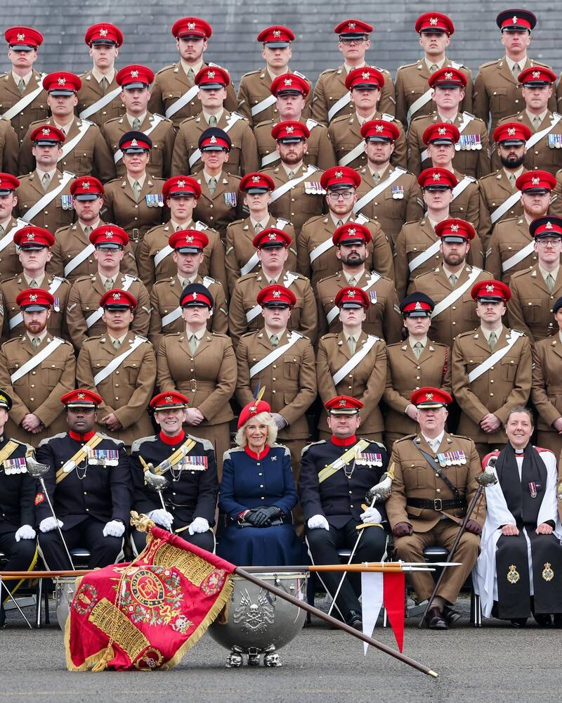 Reina Camilla junto a los militares este 22 de abril