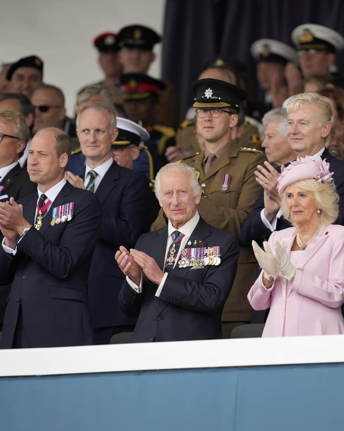 Reina Camilla y el Rey Carlos en el 80 aniversario del Desembarco del Día D
