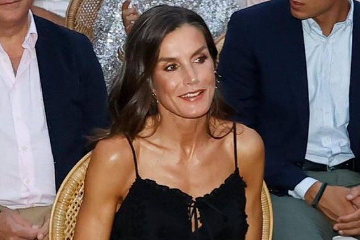 La monarca luce una piel bronceada todo el tiempo.