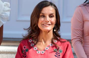 El secreto de la Reina Letizia: La bebida que desinflama, rejuvenece y adelgaza