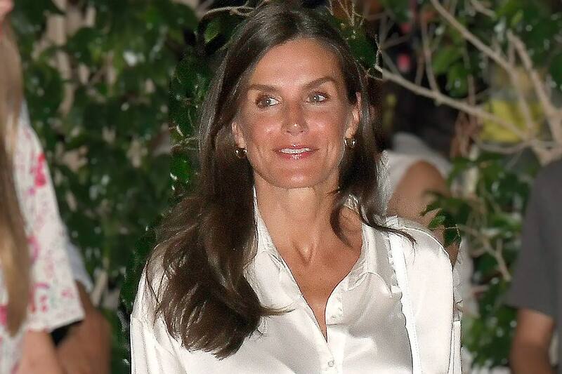 La reina acudió al cine con toda su familia y la reina Sofía para ver "Barbie".